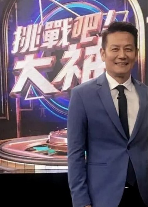 武汉混血女神孙俪狸天然巨乳御姐大屁股道具 - 偷看TV